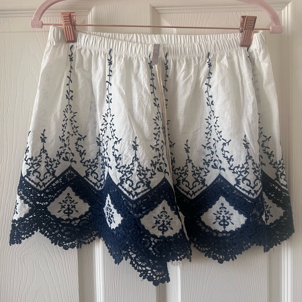 Red Lolly White Cotton Navy Embroidered Lace Shorts Medium